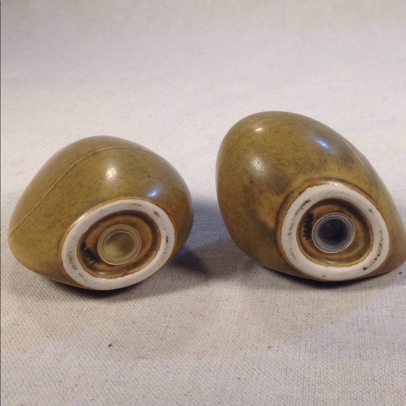 🌈MCM🌈Olive Minimalist Salt & Pepper Shaker Set - Picture 6 of 6